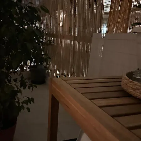 Beautiful Private Double Bedroom In ホームステイ テッサロニキ